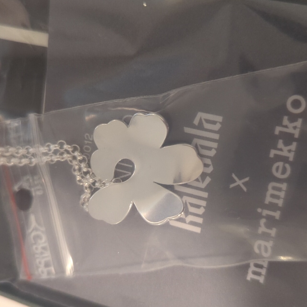 Marimekko x kalevala unikko silver necklace small new in box